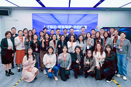 走进标杆现场，共探AI转型——evo真人视讯国际携手企业高管参访埃森哲智能运营中心